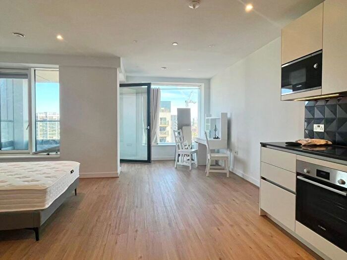 Studio For Sale In Deacon Street, London, SE17