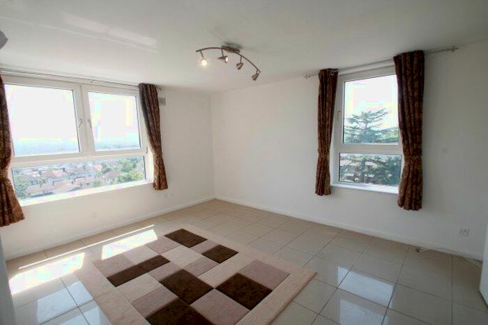 2 Bedroom Flat To Rent In Ross Road, London, SE25