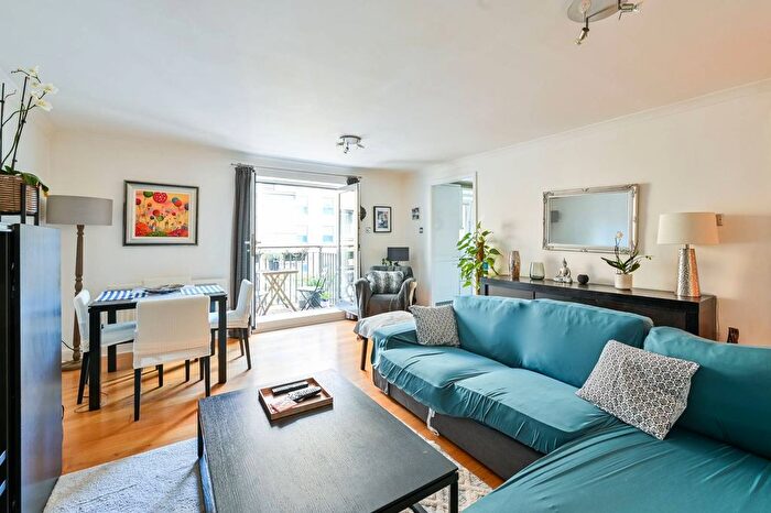 2 Bedroom Flat To Rent In Providence Square, Shad Thames, London, SE1