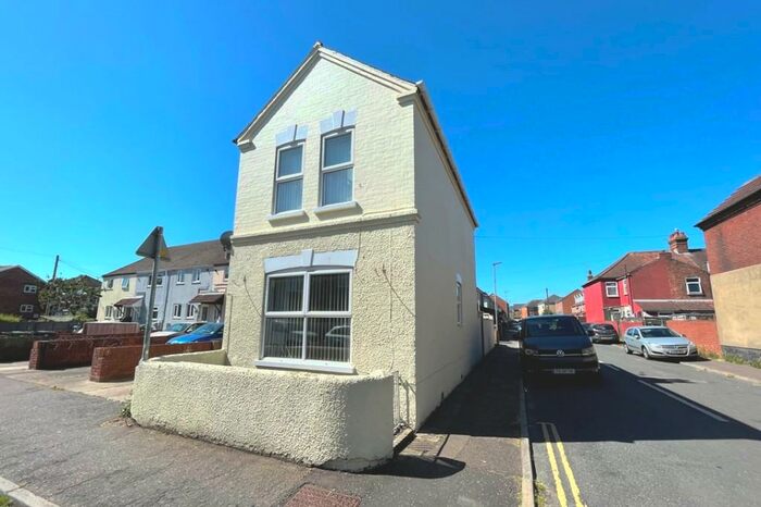 3 Bedroom Link Detached House To Rent In Granville Road, Great Yarmouth, Norfolk, NR31