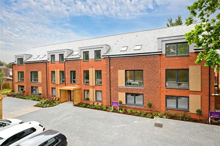 2 Bedroom Apartment For Sale In Shores Road, Horsell, GU21
