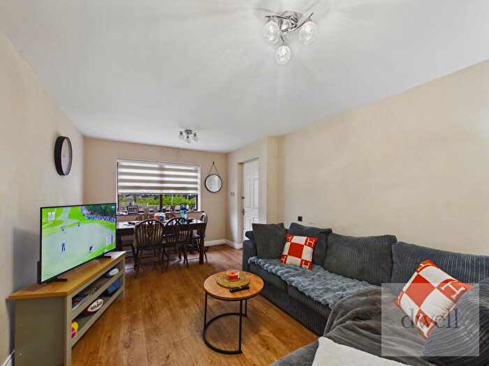 2 Bedroom Flat To Rent In Rockery Croft, Leeds, LS18