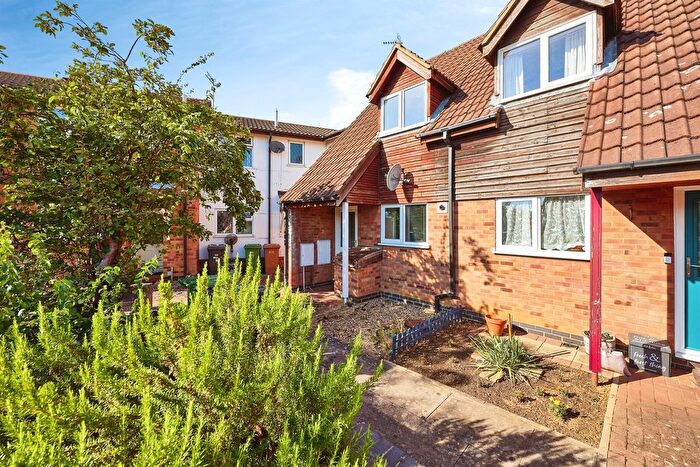 2 Bedroom End Of Terrace House For Sale In Sunnymead, Peterborough, PE4