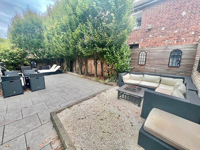 2 Bedroom Maisonette For Sale In Crescent Road, Brentwood, CM14