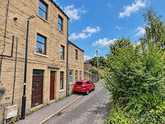 3 Bedroom End Of Terrace House For Sale In William Street Greetland, Greetland, Halifax, West Yorkshire, HX4