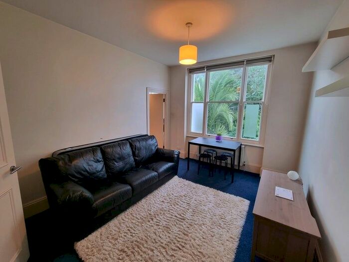 1 Bedroom Flat To Rent In Porten Road, Hammersmith, London, W14