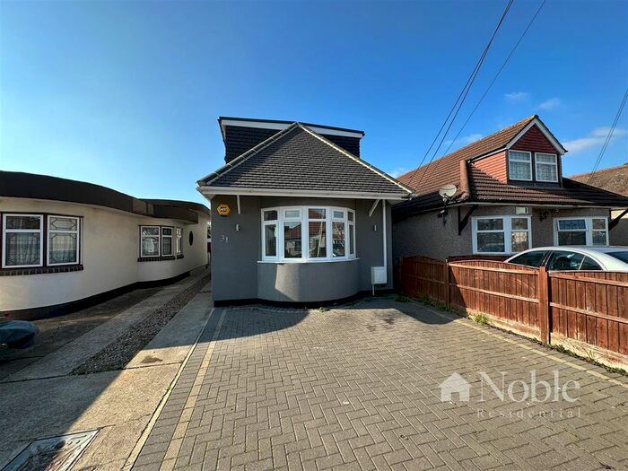 3 Bedroom Detached Bungalow To Rent In Stanley Road North, Rainham, RM13