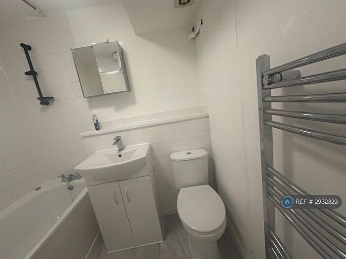 2 Bedroom Flat To Rent In Orchard House, Erith, DA8