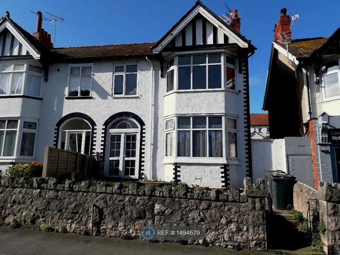 2 Bedroom Flat To Rent In Colwyn Avenue, Rhos On Sea, Colwyn Bay, LL28