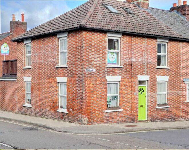 2 Bedroom Maisonette To Rent In Station Street, Lymington, SO41