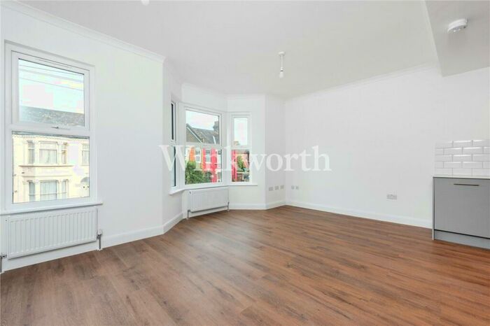 2 Bedroom Apartment To Rent In Drayton Road, London, N17