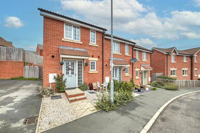 2 Bedroom End Of Terrace House For Sale In Bootmaker Crescent, Raunds, NN9