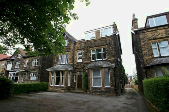 1 Bedroom Flat To Rent In Street Lane, Leeds, West Yorkshire, LS8