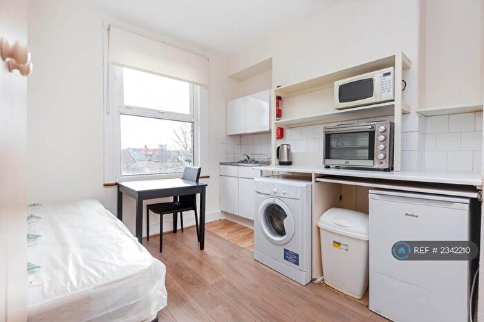 Studio To Rent In Cranbrook Park, London, N22