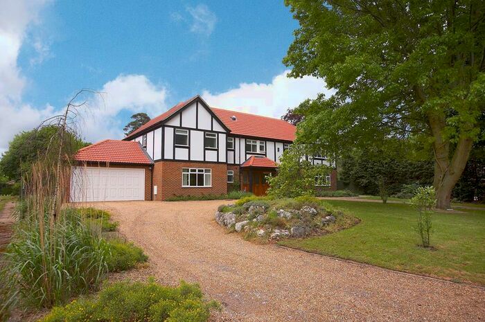 5 Bedroom Detached House To Rent In Beechwood Avenue, Weybridge, KT13