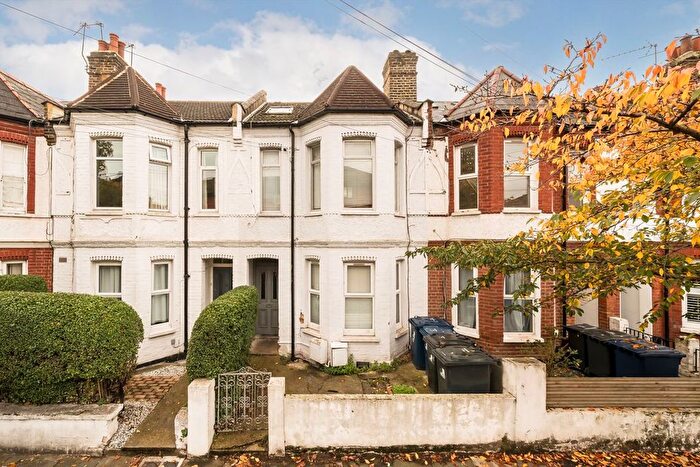 3 Bedroom Flat To Rent In Southfield Road, Chiswick, W4