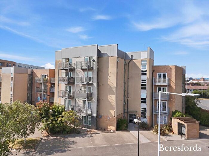 2 Bedroom Apartment For Sale In Oldchurch Road, Romford, RM7