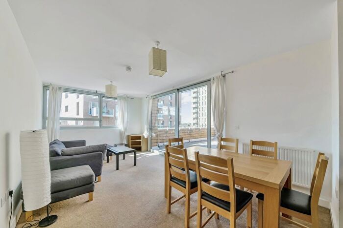 3 Bedroom Flat For Sale In Nelson Walk, Bromley-By-Bow, London, E3