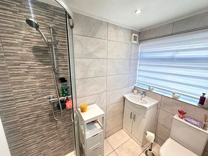2 Bedroom Bungalow For Sale In Brandenburg Road, Canvey Island, SS8