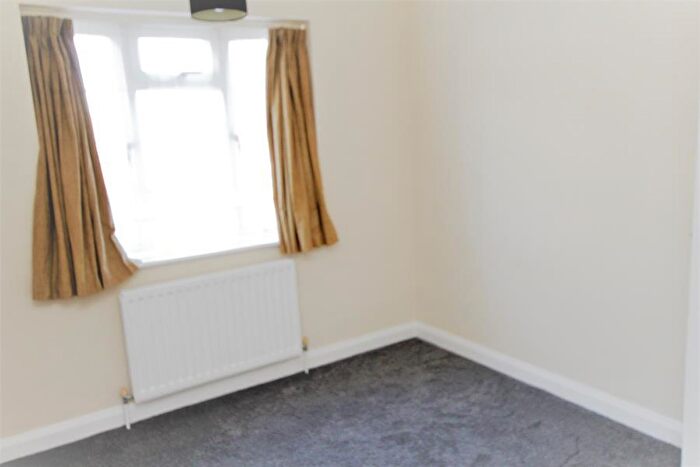 2 Bedroom Flat To Rent In Kenton Lane, Kenton, HA3
