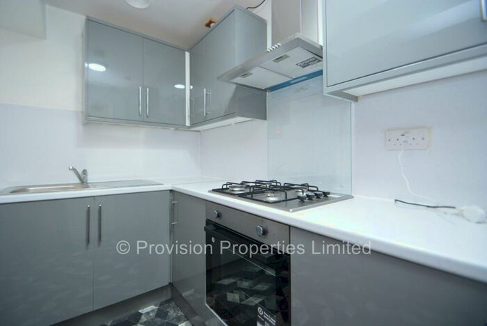 3 Bedroom Flat To Rent In Regent Park Terrace, Hyde Leeds, LS6
