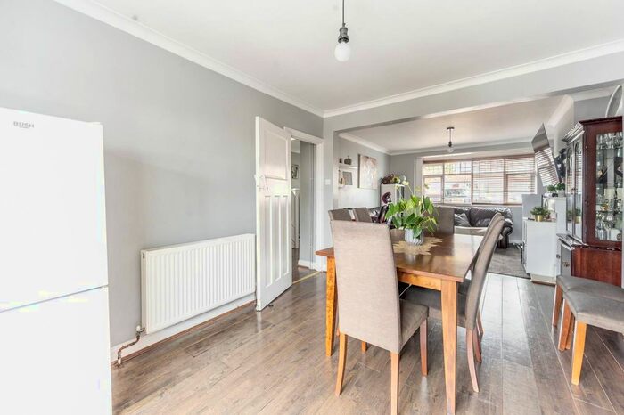 3 Bedroom Semi-Detached House To Rent In Sherwood Park, Mitcham, CR4