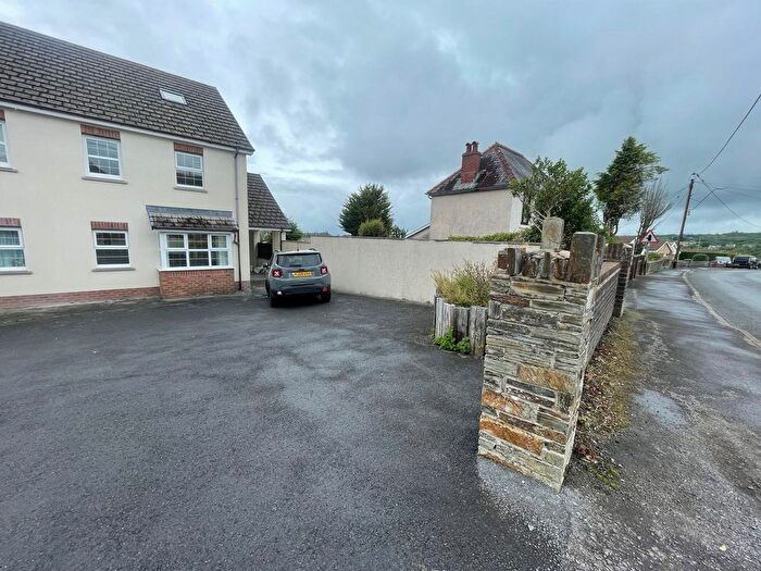 4 Bedroom Semi-Detached House For Sale In Pen Y Groes Road, Llanelli, SA14