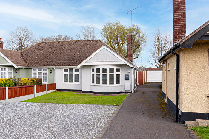 2 Bedroom Semi-Detached Bungalow For Sale In Azalea Avenue, Wickford, SS12