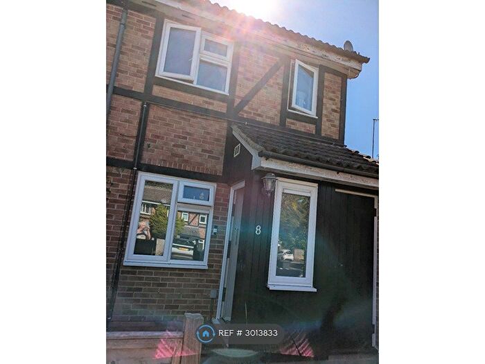 1 Bedroom Maisonette To Rent In St Nicholas Court, Basingstoke, RG22