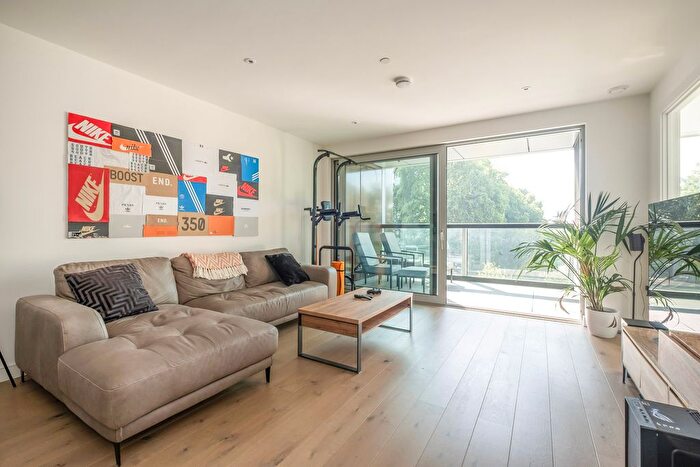 1 Bedroom Flat For Sale In Buckhold Road, London, SW18