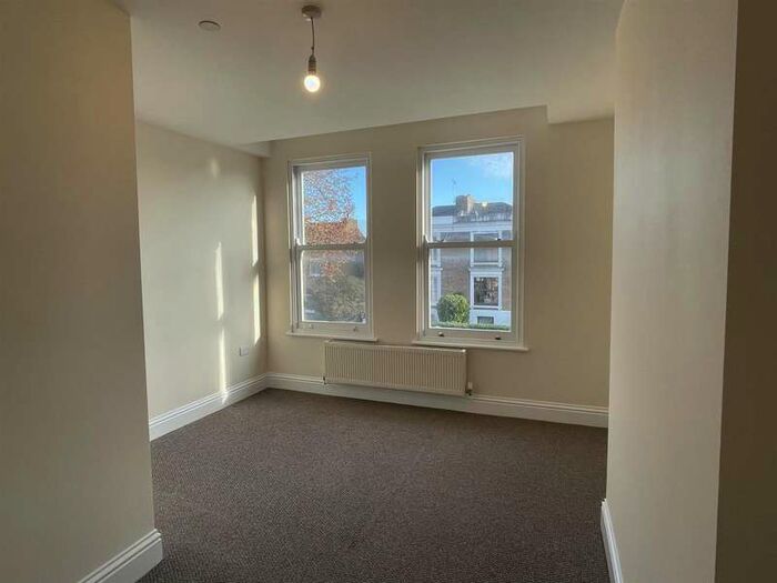 2 Bedroom Flat To Rent In Darnley Road, Gravesend, Kent, DA11