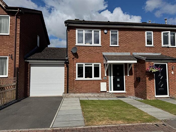 3 Bedroom Terraced House For Sale In Woodlands Drive, Skelmanthorpe, Huddersfield, HD8