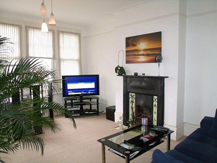 2 Bedroom Flat To Rent In Fox Lane, Palmers Green, N13