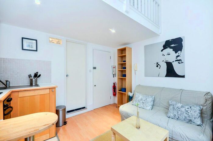 Studio To Rent In Belgrave Road, Pimlico, London, SW1V