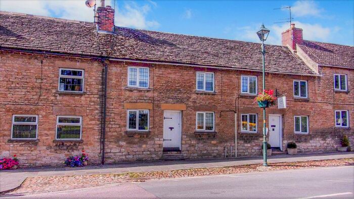 3 Bedroom Terraced House To Rent In High Street, Cricklade, Swindon, SN6