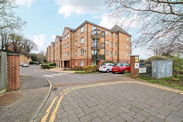 2 Bedroom Flat For Sale In Wharfside Close, Erith, DA8