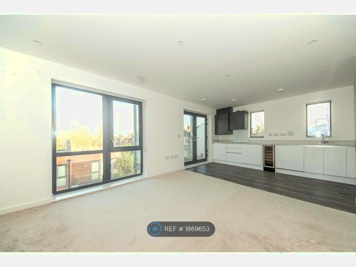1 Bedroom Flat To Rent In Featherstone Apartments, London, SE15