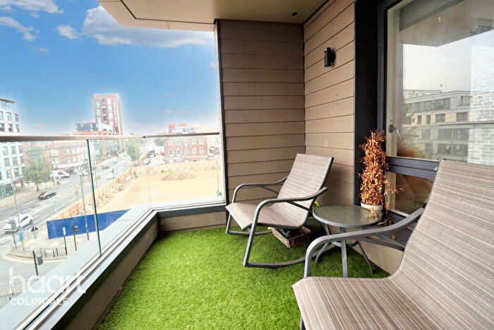 1 Bedroom Apartment For Sale In Bonsai Point, Edgware Road, NW9