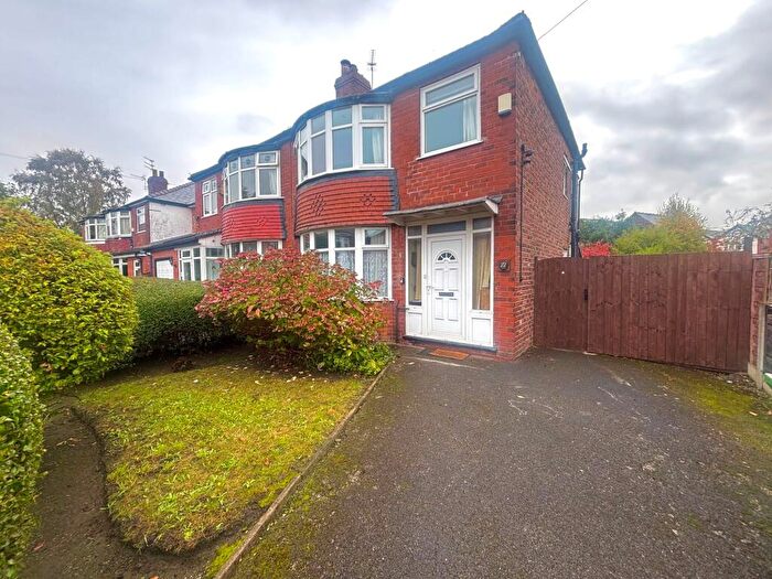 3 Bedroom Flat For Sale In Rosslyn Road, Old Trafford, M16