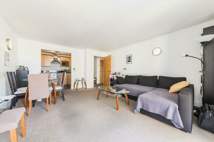 2 Bedroom Apartment To Rent In Cassilis Road, London, E14