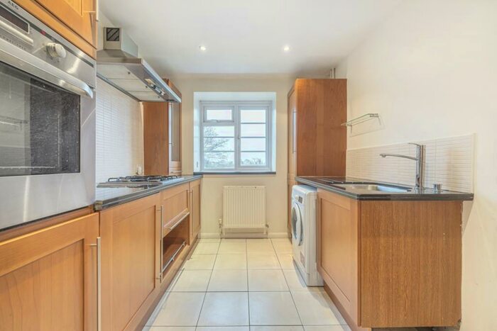 2 Bedroom Flat To Rent In Grange Road, Sutton, SM2