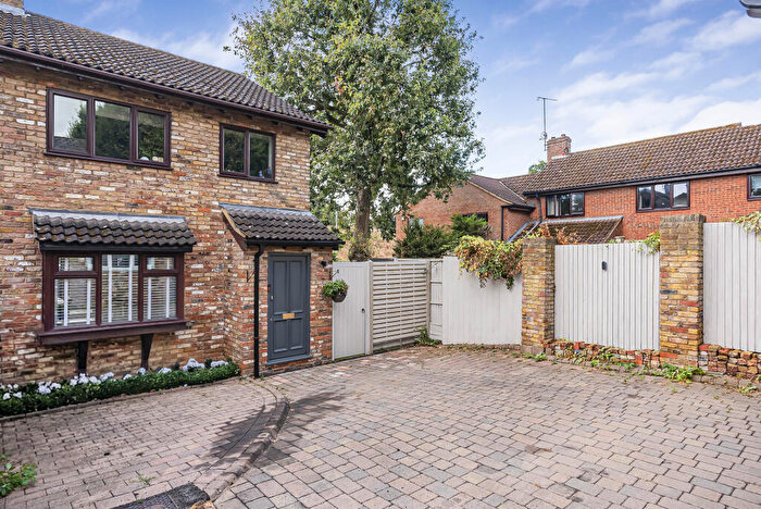 4 Bedroom Detached House For Sale In Juniper Gardens, Welwyn, Hertfordshire, AL6