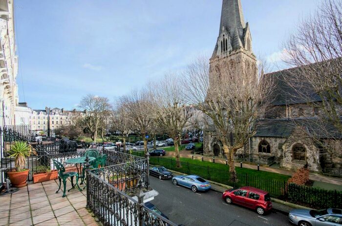 1 Bedroom Flat To Rent In Redcliffe Square, Chelsea, London, SW10