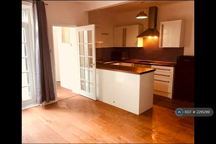 1 Bedroom Flat To Rent In Upper Rock Gardens, Brighton, BN2