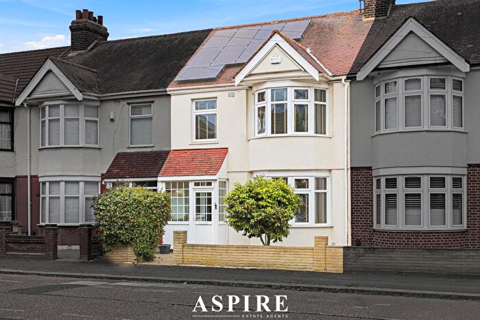 3 Bedroom Terraced House For Sale In Bath Road, Romford, RM6