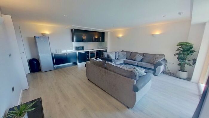 2 Bedroom Flat To Rent In Riverside Way, Leeds City Centre, Leeds, LS1