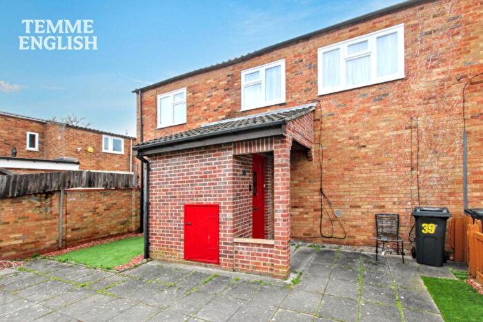 3 Bedroom End Of Terrace House For Sale In Buckerills, Basildon, SS13