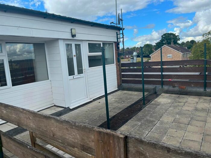 2 Bedroom Flat To Rent In Hunters Way, Brixworth, Northampton, NN6