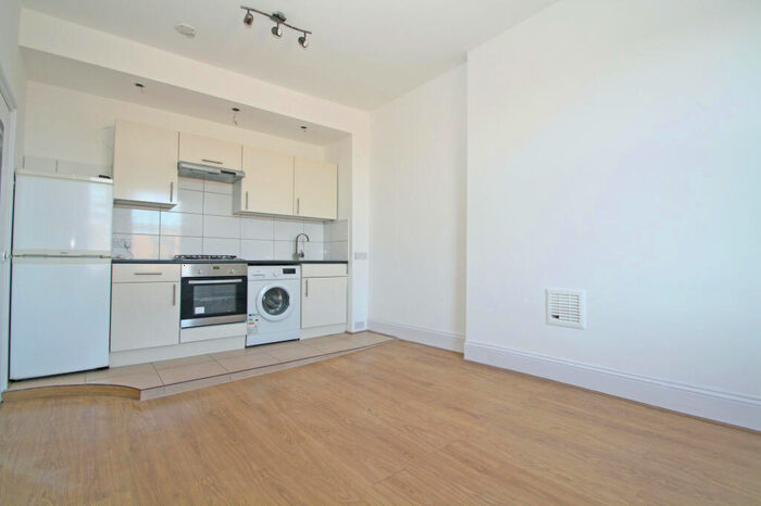 1 Bedroom Flat To Rent In Crystal Palace, London, SE19