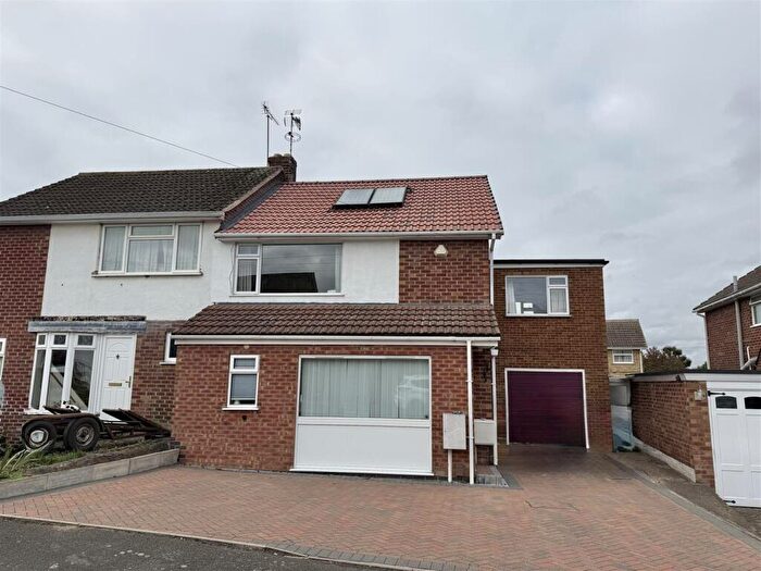 4 Bedroom Semi-Detached House For Sale In Barnet Close, Oadby, LE2